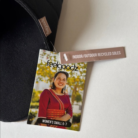 NEW Feelgoodz Women’s Black Canyon Quilted Mule Slippers - Picture 2 of 4